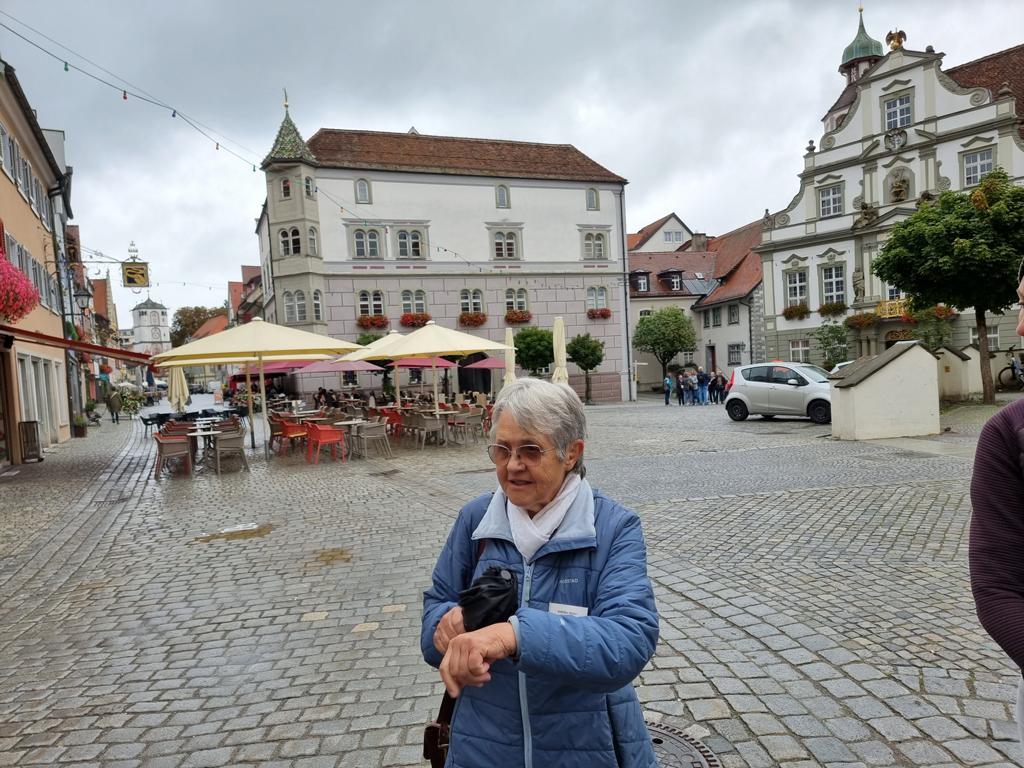 Stadtführerin in Wangen auf dem Marktplatz
