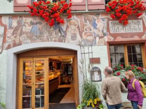 Bemalte Fassade vom Fidelis Bäck